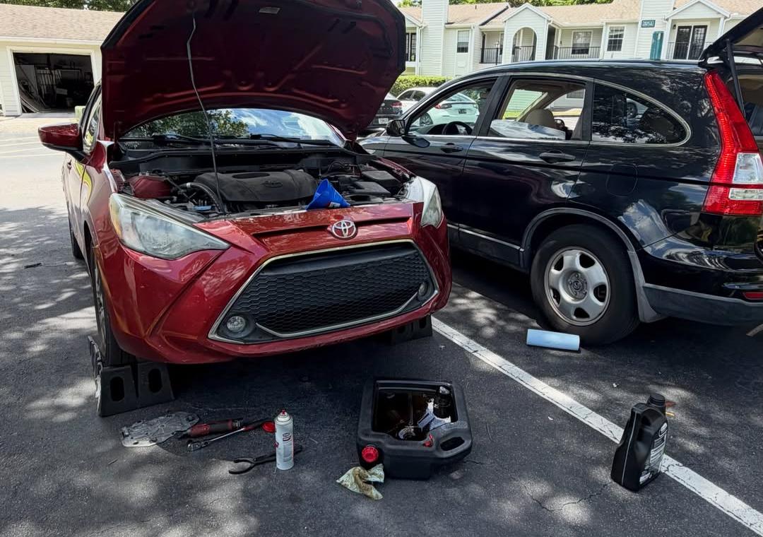 Bears Mobile Mechanic working on a customer vehicle in Orlando, FL